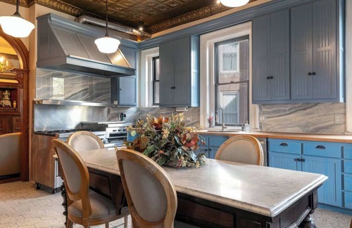Pendleton Heights Otro | The Kansas City Mansion