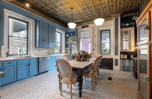 Pendleton Heights Otro | The Kansas City Mansion