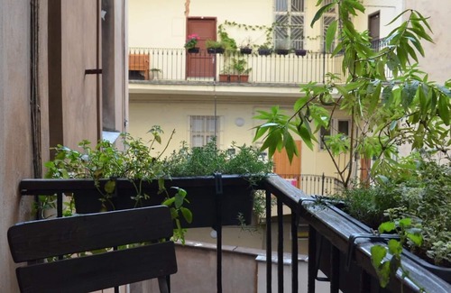 Prague 1 Apartamento | The Karoline: encanto del viejo mundo en una belleza de 3 dormitorios y 2 baños junto al puente de Carlos