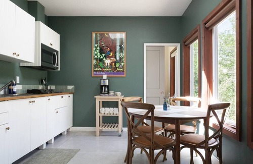 Kernville Casa | The Kern River House: River's Edge Cottage Private Waterfront Fireplace Dog OK