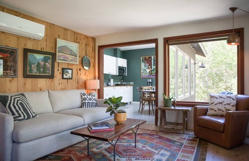 Kernville Casa | The Kern River House: River's Edge Cottage Private Waterfront Fireplace Dog OK