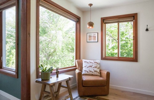 Kernville Casa | The Kern River House: River's Edge Cottage Private Waterfront Fireplace Dog OK