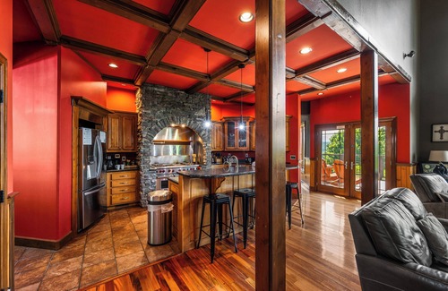 Sevierville Cabina | The King Of The Mountain-Breathtaking Views, 6617 Sq. Ft. Theater Room, Pool!