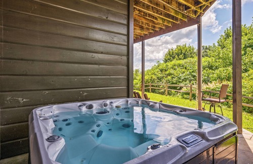 Sevierville Cabina | The King Of The Mountain-Breathtaking Views, 6617 Sq. Ft. Theater Room, Pool!
