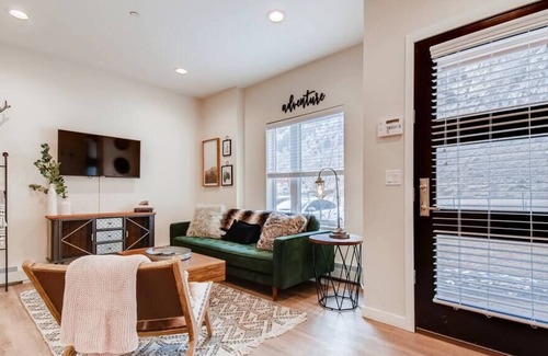 Georgetown Casa | The Kingfisher / Lakeside Living / Skiing & Hiking