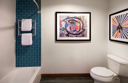 Venice Hotel | The Kinney Venice Beach, 2 Boulevard City View 2 Queens!