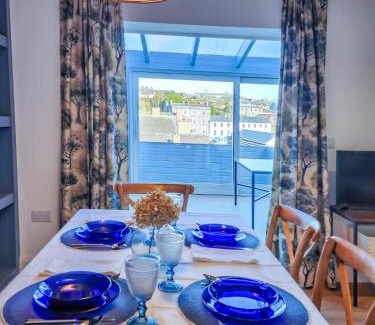 Kinsale Casa | The Kinsale 4 Center