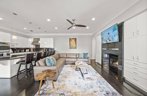 Greenway Plaza-Upper Kirby Casa | The Kirby Retreat–Luxe Stay w/ Heated Pool, King Size Beds, Garage & Games
