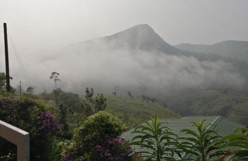 Vagamon Complejo | The Kissing Mountains
