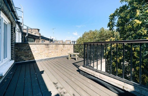 Kensington Apartamento | The Knaresborough - Stylish Studio with Balcony