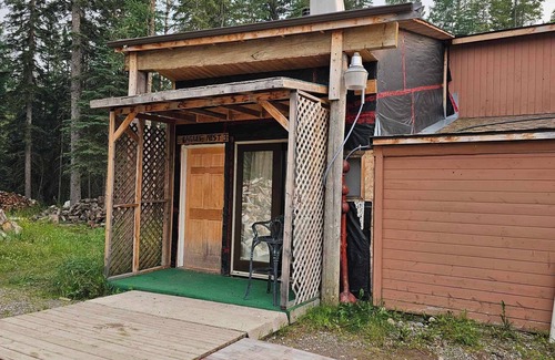 Hinton Cabina | The Knotty Pine Loft
