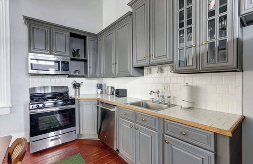 Savannah Victorian District Apartamento | The Koi Retreat, Victorian | Huge Porch | Parking