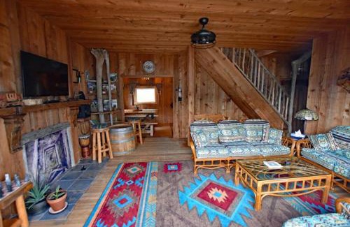 Ainsworth Hot Springs Casa | The Kootenay Vacation Sensation! Views, Hotsprings, Hiking, Caves, Skiing and more!