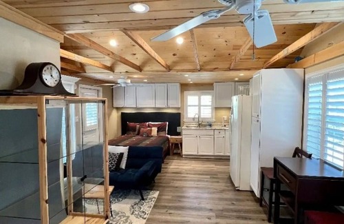 Lake Alfred Cabina | The Lake Alfred Citrus Wood Guest Cabin