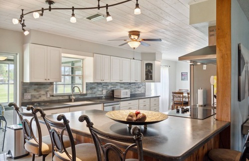 Haines City Casa | The Lake Home - PET FRIENDLY! A Beautiful Oasis In The Heart Of Florida! by RedAwning