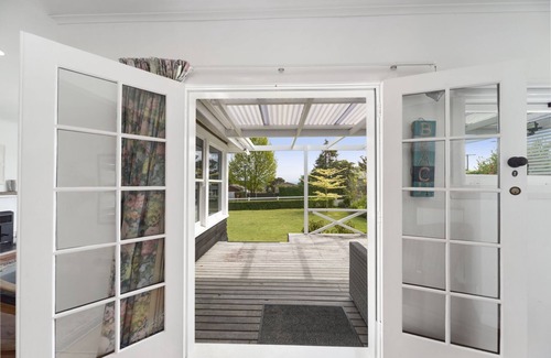 Waitetoko Casa | The Lake House Garden - Waitetoko Holiday Home