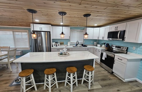 Harsens Island Cabaña | The Lake House on McDonald Island - Middle Channel! BOAT ACCESS ONLY!