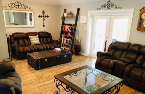 Azle Casa | The Lake House - Pappaw’s Place