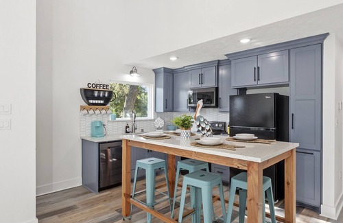 Somerville Cabaña | The Lake House, Pond, 3 Min to Lake, Pets Ok