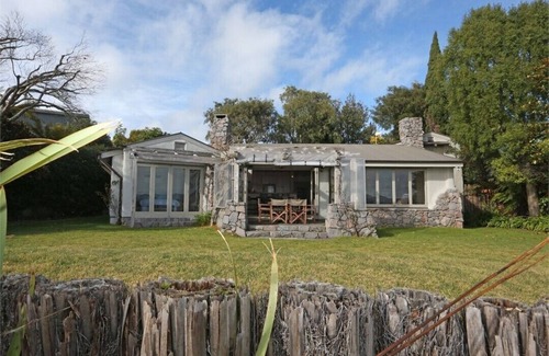 Hatepe Casa | 'The Lake House', Spacious Family Waterfront