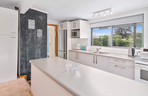 Motuoapa Cabaña | The Lake House - Taupo Holiday Home