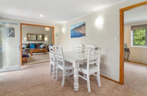 Motuoapa Casa | The Lake House - Taupo Holiday Home