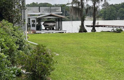 Warwick Casa | The Lake is Callling you to Creek Cabin