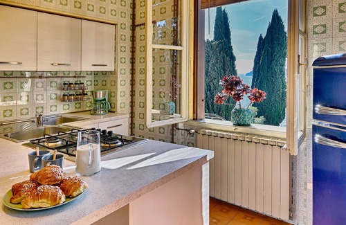 Salo Villa | The Lake is Our Pool ♡ Frontlake Villa & Park / Sleeps 12 +1 Baby / Pet Friendly