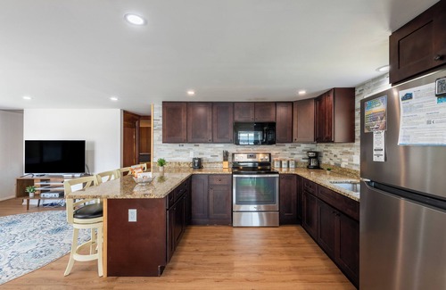 Pocono Lake Casa | The Lake Life by AvantStay | Lakefront + View + Hot Tub