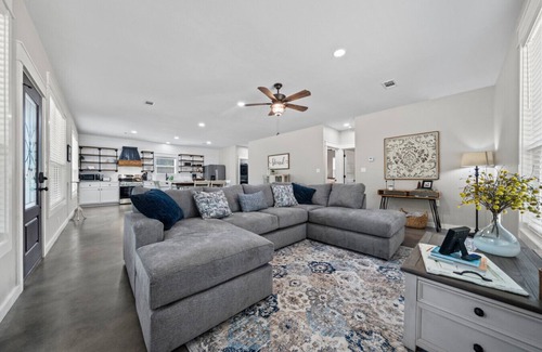 Russellville Casa | The Lakeside Bungalow, New Build on shores of Delaware Bay!