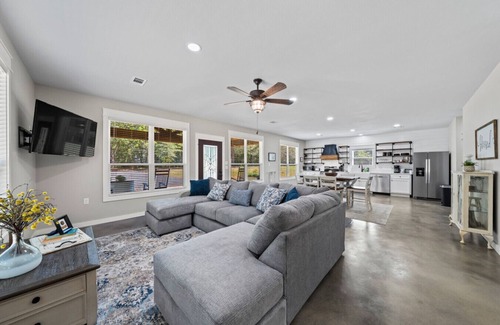 Russellville Casa | The Lakeside Bungalow, New Build on shores of Delaware Bay!