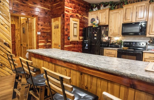 Bullard Casa | The Lakeside Lodge On 3 Acres - Sleeps 20 - 1 Minute Walk to Lake - Pet Friendly