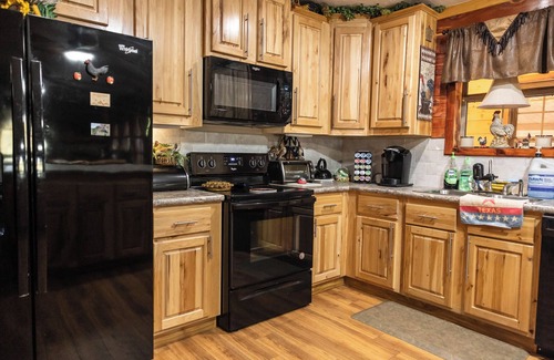 Bullard Casa | The Lakeside Lodge On 3 Acres - Sleeps 20 - 1 Minute Walk to Lake - Pet Friendly