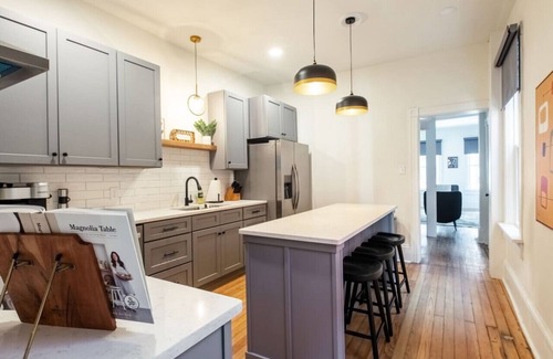 Lancaster Casa | The Lancastrian House | 5BR w/ Historic Charm, Walk Anywhere Downtown