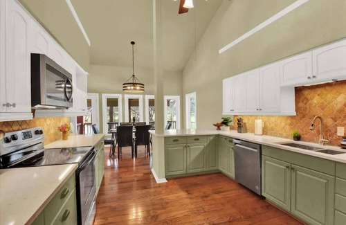 Bartonville Casa | The Land Fall Lodge S