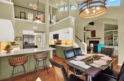 Bartonville Casa | The Land Fall Lodge S