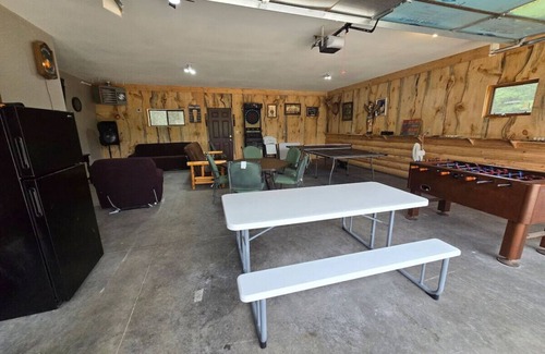 Necedah Casa | The Land in the Pines-Cabin