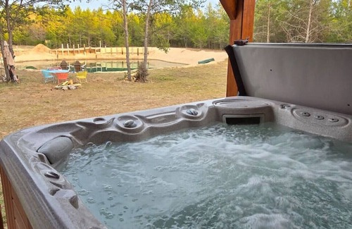 Necedah Casa | The Land in the Pines-Cabin