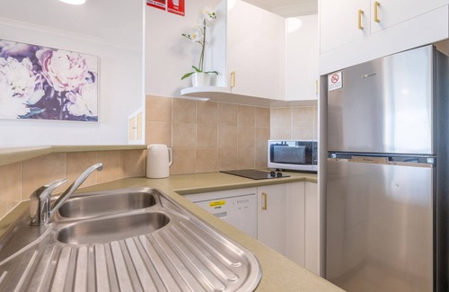 Nelson Bay Apartamento | The Landmark unit 405 Resort style, spectacular water views, lift, linen, pool, games room, port-a-cot and highchair.
