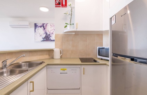 Nelson Bay Apartamento | The Landmark unit 405 Resort style, spectacular water views, lift, linen, pool, games room, port-a-cot and highchair.
