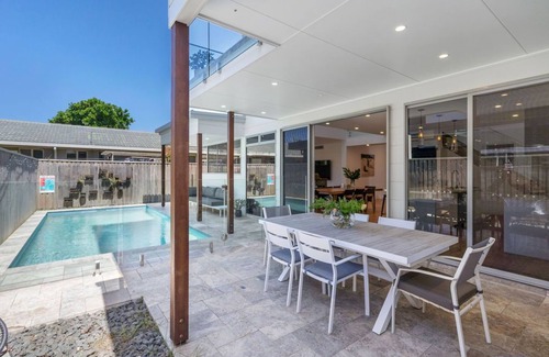 Lennox Head Apartamento | The Lane is an opulent holiday home ideal for a family and friends retreat.