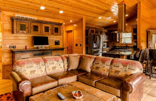 Paris Casa | The Lanes at Meemo's Farm & Retreat