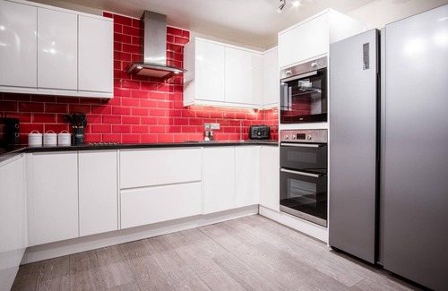 Saundersfoot Casa | The Lanterns - 9 Bedroom - Sleeps 17 - Saundersfoot Village Centre