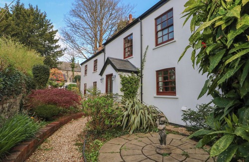 St. Fagans Cabaña | The Laurels Flat