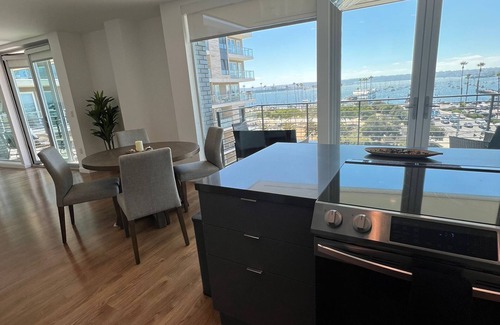 East Village Apartamento | The Lavender – Bright & Cozy 2-Bedroom Apartment with WiFi,GYM & AC