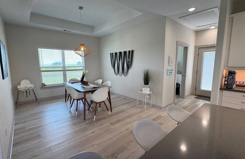 Matagorda Casa | New modern 3-bedroom house in walking distance to Matagorda Beach, Pet friendly