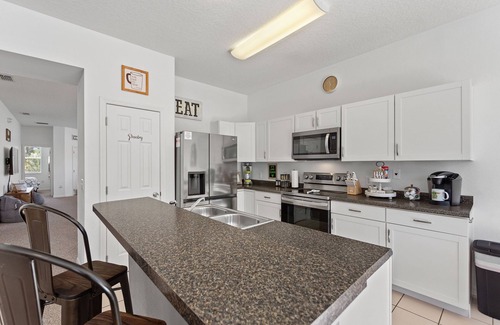 Briargrove Casa | The Lazy Lime-Hidden Mickey Scavenger Hunt-House near Disney-Pool & Hot tub!