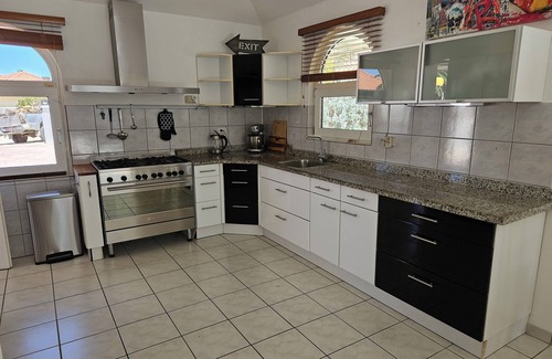 Sabana Liber Villapark Casa | Relaxing 2-bedroom house in enchanting villa park in Noord with private pool