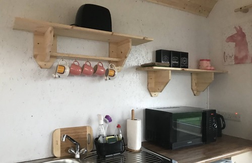 Ballyshannon Apartamento | The Lazy Llama Shepherd Hut Campview Farm Stay