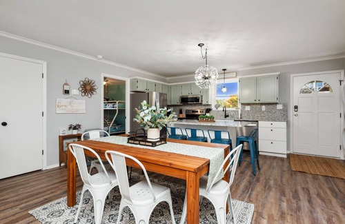 Yaupon Beach Casa | The Lazy Pelican: Centrally Located and a Short Walk to the Beach